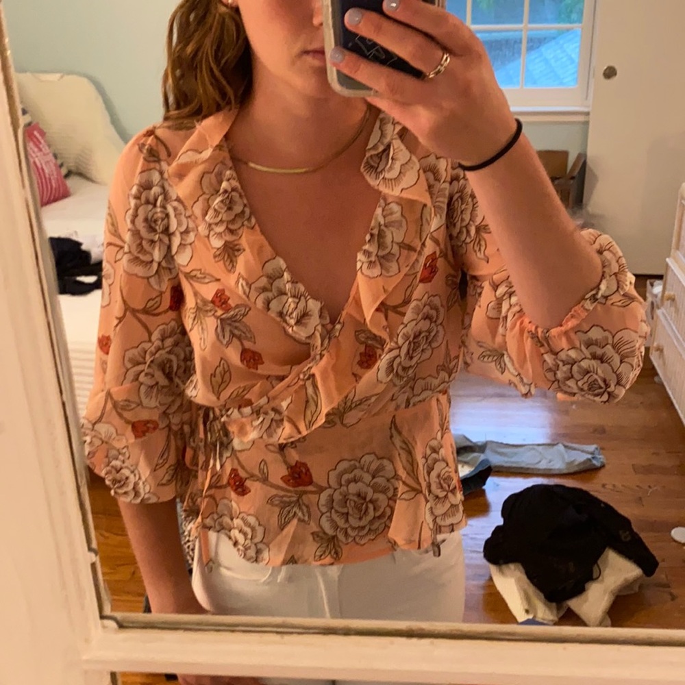 Floral blouse barely worn
